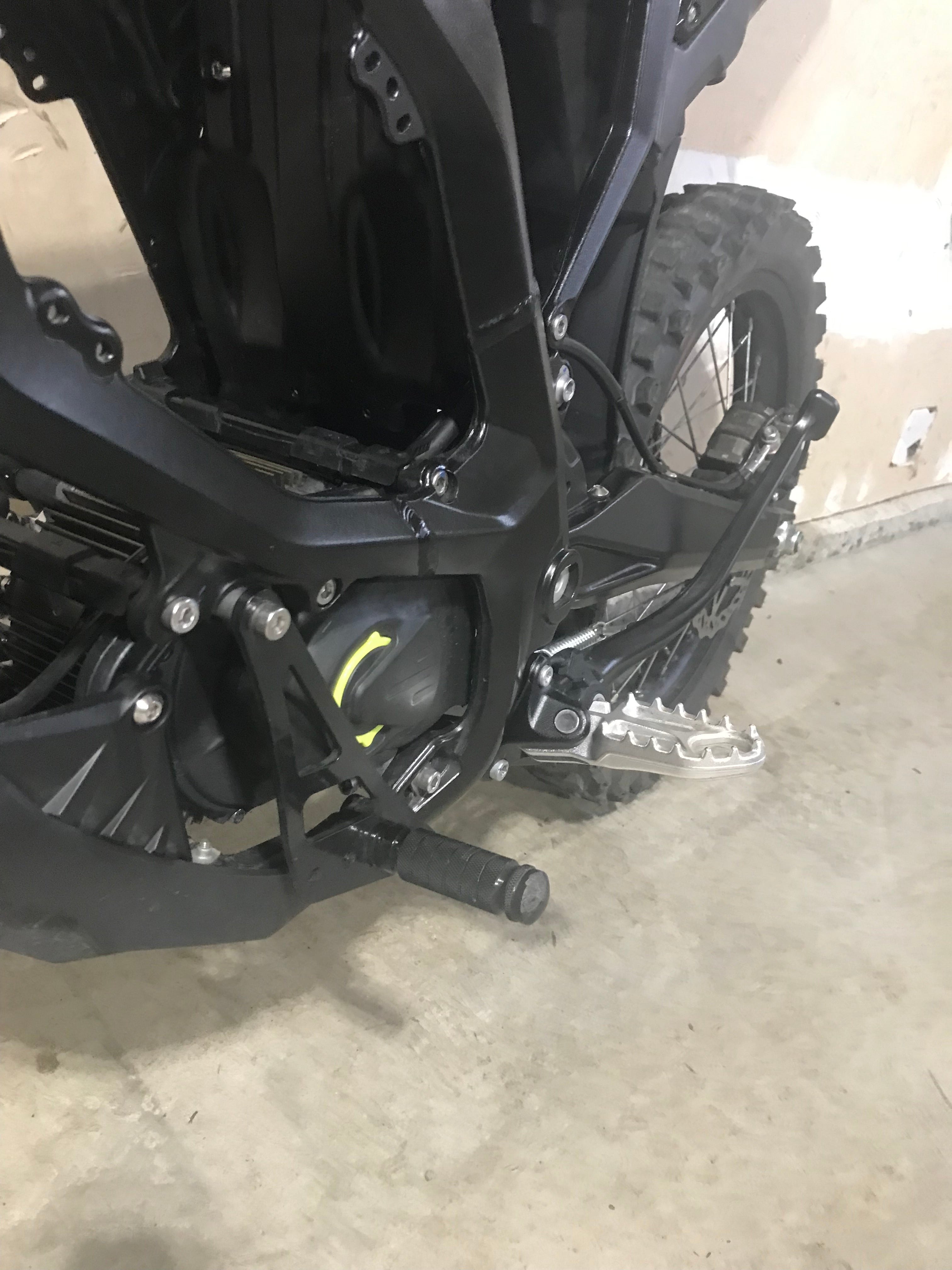 Surron Ultra Bee shift lock
