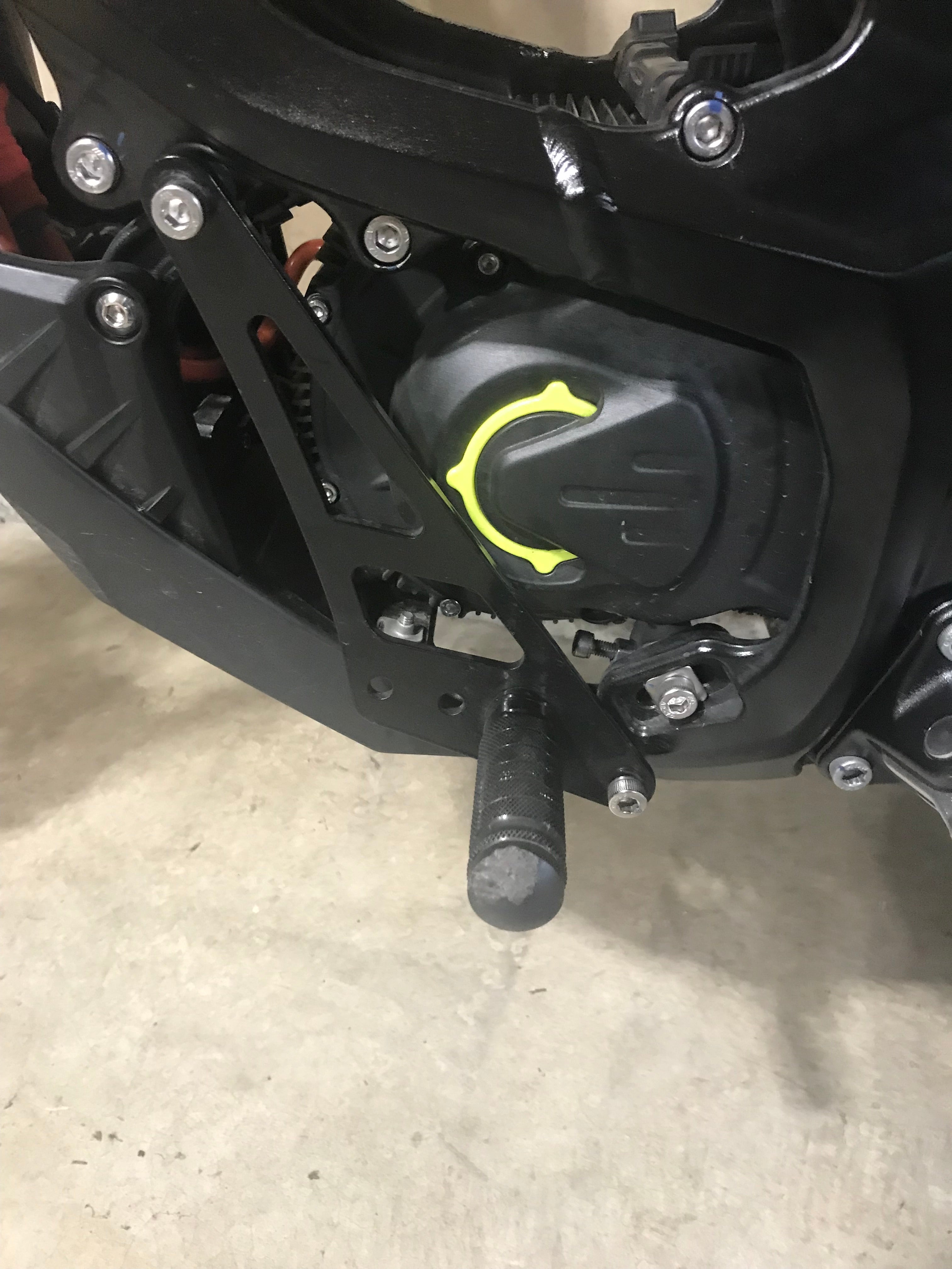 Surron Ultra Bee shift lock
